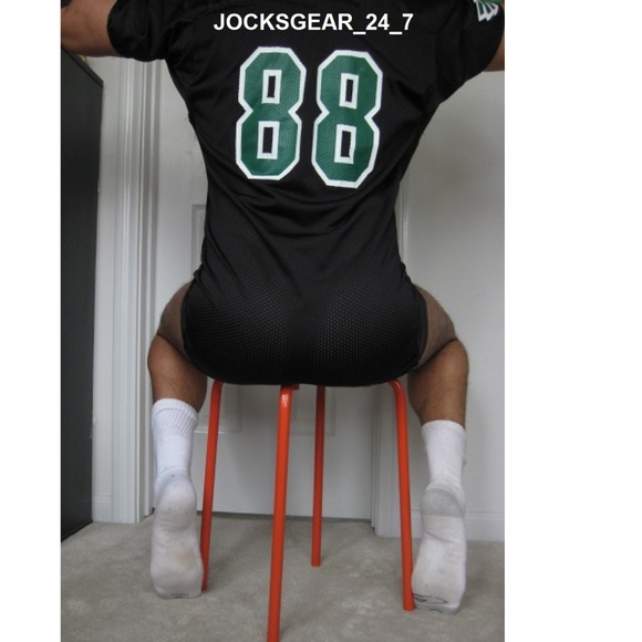 SELLING NEW & PRE-OWNED ATHLETIC GEAR - Picture 7 of 13